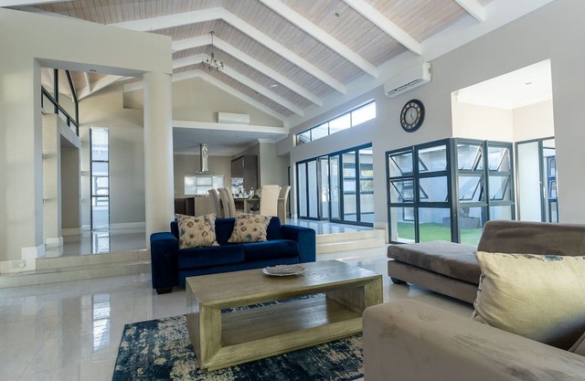 Upmarket 4 bed Chisipite house - 2193