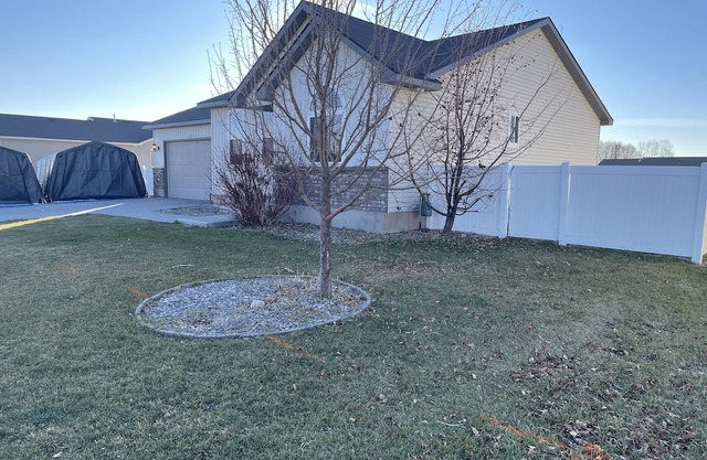 Viola's House of Healing Room #2. This room is upstairs, Wireless Internet & TV!