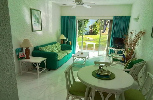 Easy access to South coast Bars Beaches and Shops. Swimming Pool . Golf