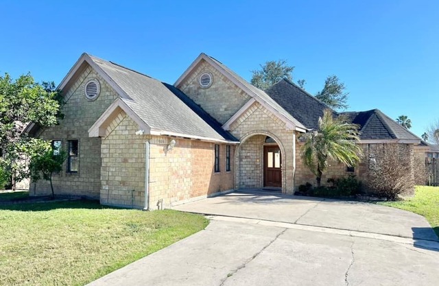 Large, Quiet Home w/Excellent Heated Indoor Pool, Pet-Friendly!