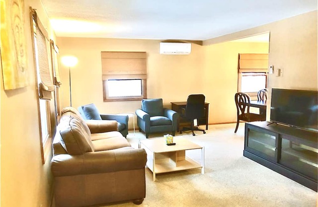 Cozy 2nd Floor Apt Near Lake Nokomis!