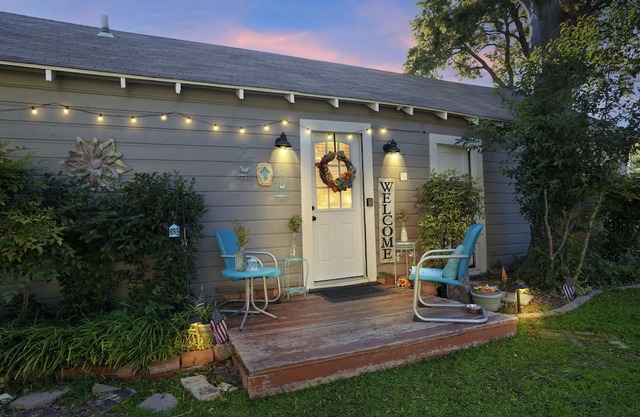 Entire Cozy Cottage w/ Private Parking - Pet-friendly, too! by RedAwning