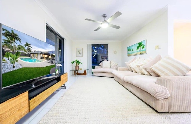 Relaxing Hope Island Retreat with Pool and Study