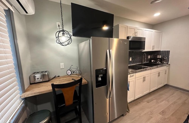 Luxury mini studio 1 min from Southern Regional hospital 15 mins from the city B