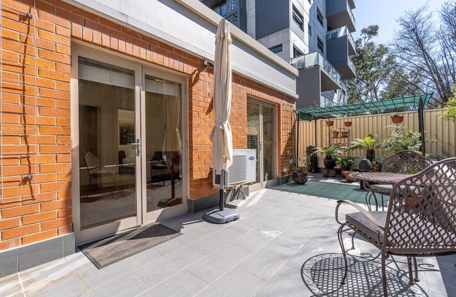 New to VRBO: Convenient 1BR APT in the heart of the city!