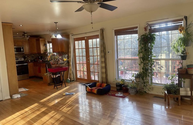 Pet Friendly, Unfurnished. 3 miles to TBS, 6 miles to FBI Academy.