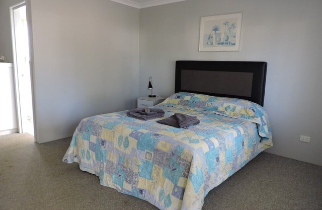 Watheroo Station tavern - Queen room