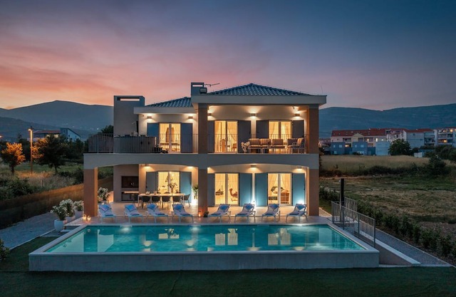 Luxury Villa Kallie with Pool