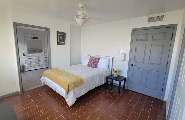 Adorable Cottage Rented By Room 2