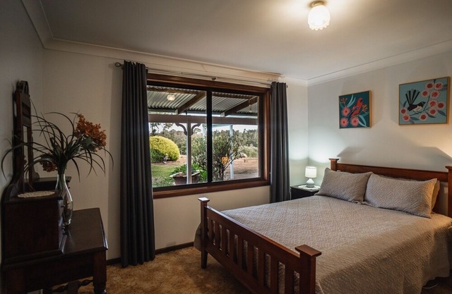 Your Perfect Getaway Destination - Fantastic views, walk, ride, wine, be!
