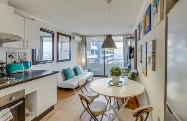 A1 Nice, cozy, 2D 1B subway front door up to 5