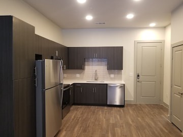 Condo 1 Bed/1 Bath Brand New in Carrollton