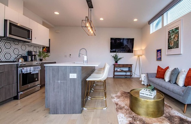 Modern 3 Bedroom Townhouse w/Private Rooftop