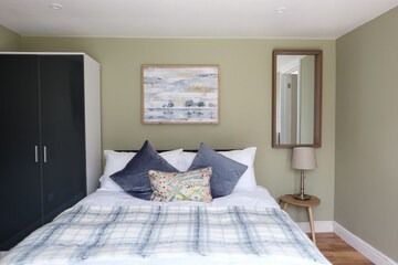 Dickens suite close 15min from Gatwick