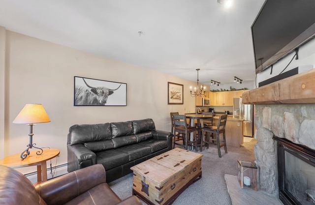 River Run Condo with Private Balcony, Memory Foam Mattress, Walk to Base Area