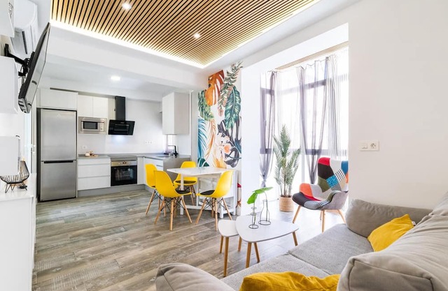 Luxury Apartment Near Granada Center - 3 Mins to Train Station