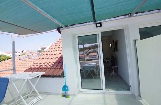 One bedroom apartment with terrace and sea view Hvar (A-24926-c)