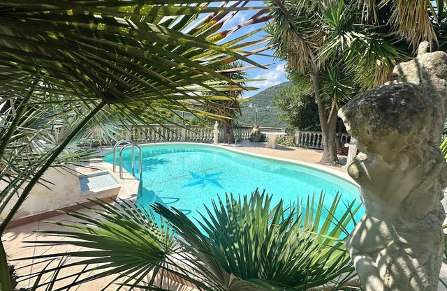 Villa with pool in a quiet hamlet among olive groves 8 km from the sea.