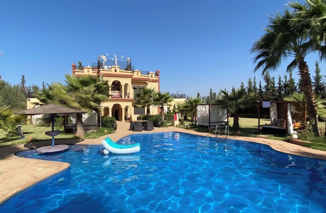 Private villa Marrakech breakfast included airport transport included