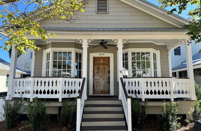 Arts Festival Downtown 2 Bedroom Private Parking