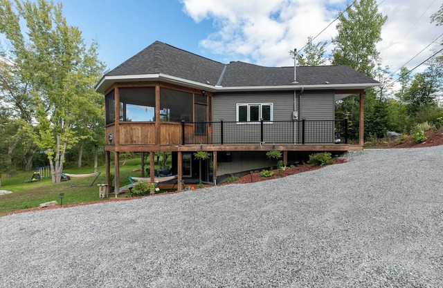 Modern Lakefront Chalet with Games Room, Gym, Wrap Around Balcony & Scenic Views