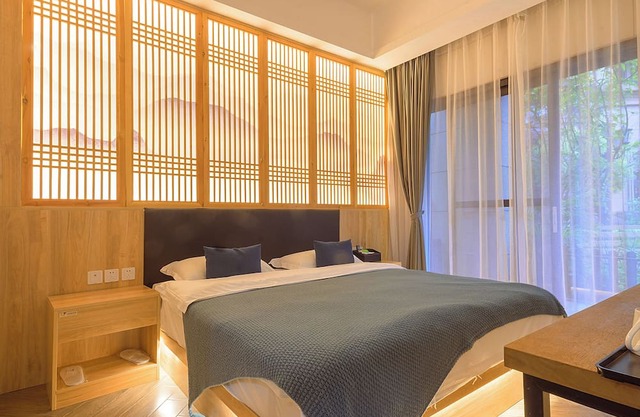 Heinemann Hotel courtyard or terrace king room A108— with a jacuzzi and a local