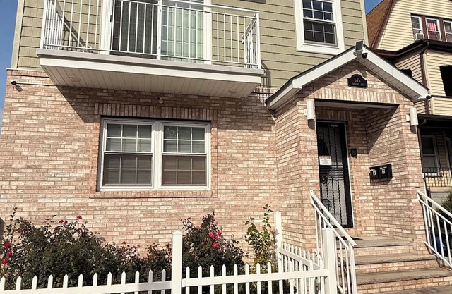 Art Gallery Home with 2-bedroom & dedicated Game-room.