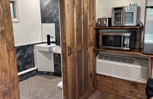 Deluxe Cabin B at Elk Creek Escape