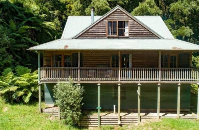 Tall Trees Eco Retreat - Fern Cottage