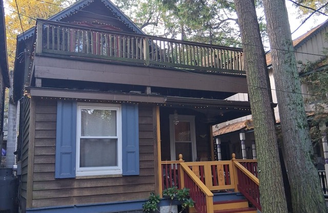 Delightful cottage with AC and Heat in charming Mount Gretna for year-round FUN!