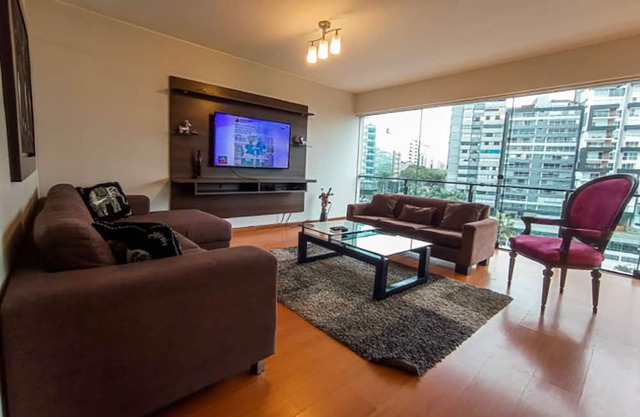 Cozy 2BR Apartment - Partial Ocean View & Central Miraflores Location