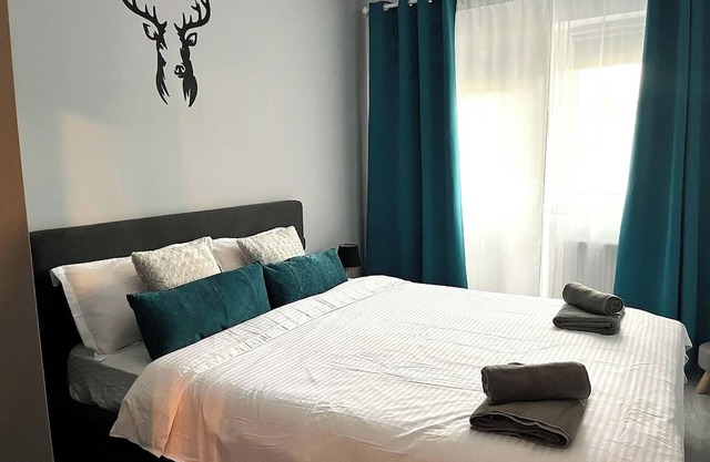 Deer House Sinaia | Fireplace and Balcony