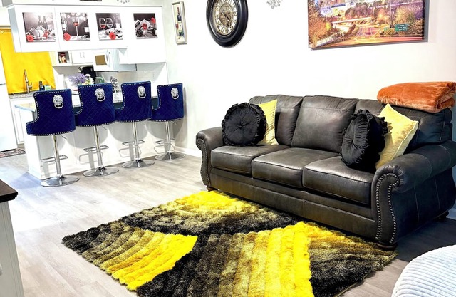 Charming 2-bedroom townhome in amazing Greenville, NC. 1 mile from ECU.