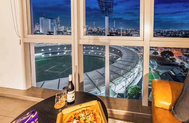 Brisbane City & Gabba Views, Pool & Parking