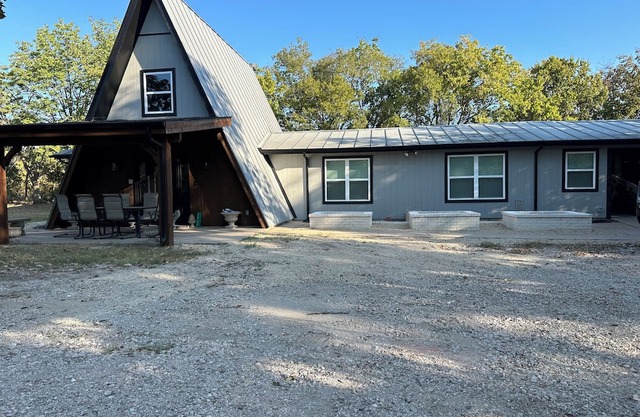 Lovely 3-bedroom house with AC in Melissa