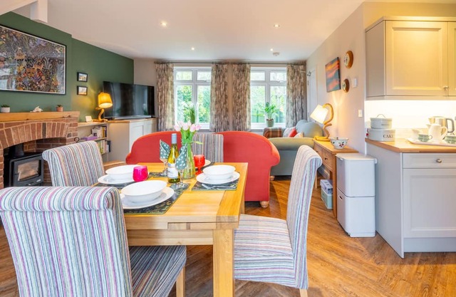 Brackenhurst Cottage is a charming two bedroom annex, with its own fully enclosed garden and private