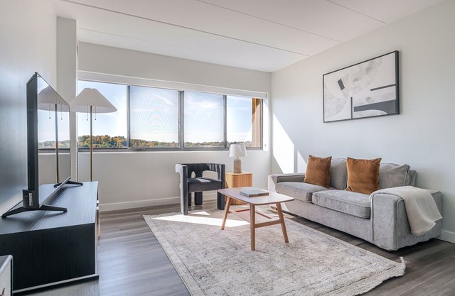 Blueground | St. Elizabeth's, pool, nr Boston College