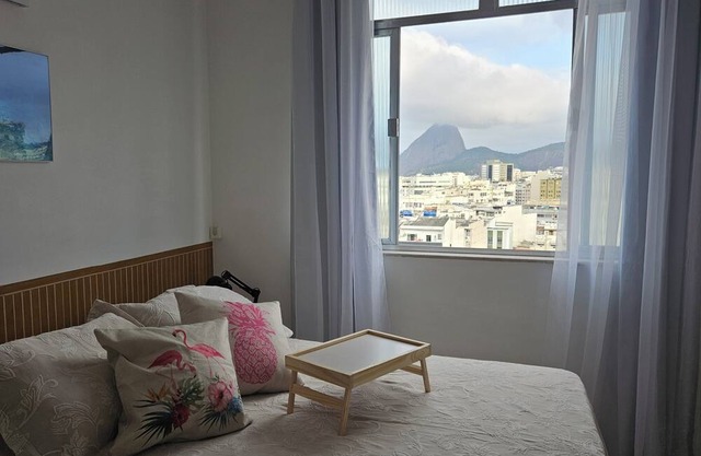 Beautiful Studio with Sugarloaf Mountain View. Easy access to tourist attractions, subway and SDU.