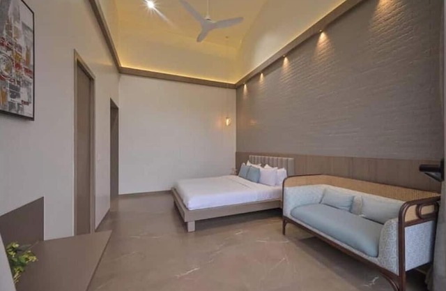 Luxury 6BHK Pure Veg Canary Farm Villa With Turf