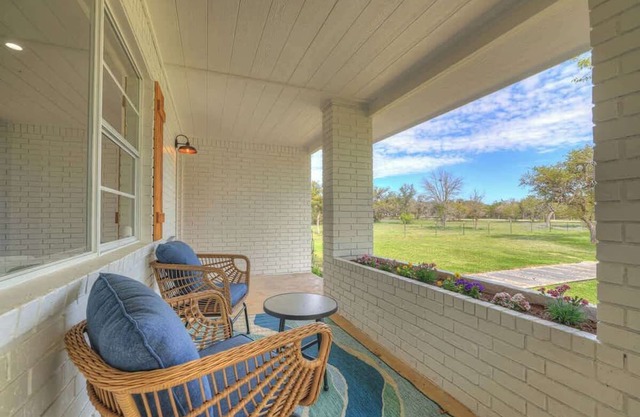 River Oaks Retreat: Dual-Home Escape w/Hot-tubs!