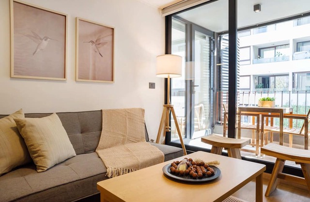 Beauty 2BR Haven for 5 in Lively Las Condes Oasis