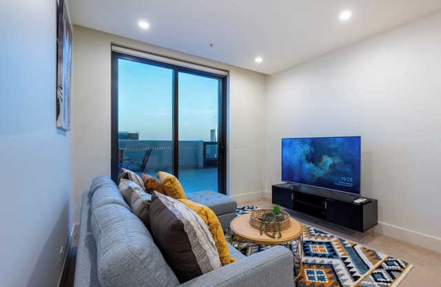 MSA Vision: 3-Bed 2-Bath apartment with Balcony, City Views, Gym, Pool & Parking