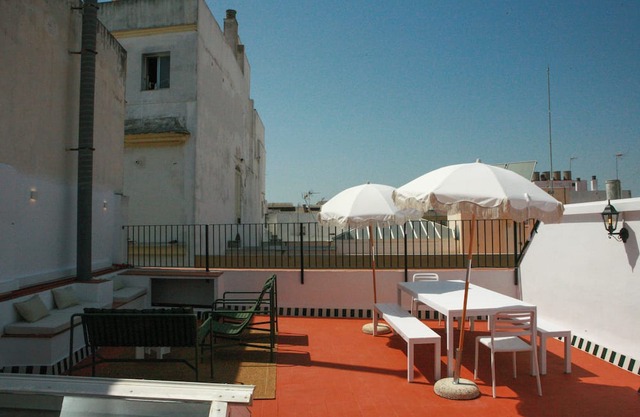 Caleta Club - 4 BDR Rooftop Artist Residence