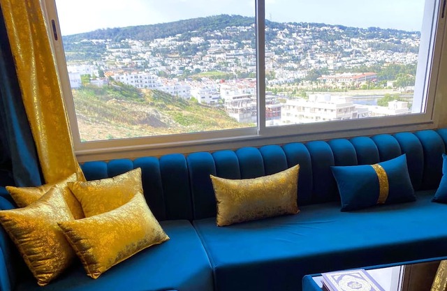 Luxury Family Lake View Apartment