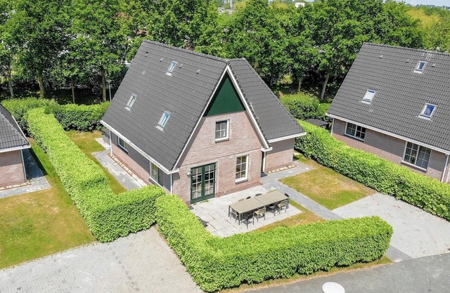 Luxury wellness villa with Wellness Hot Tub, sauna, and whirlpool for 10 persons at Beach Resort Makkum on the IJsselmeer.