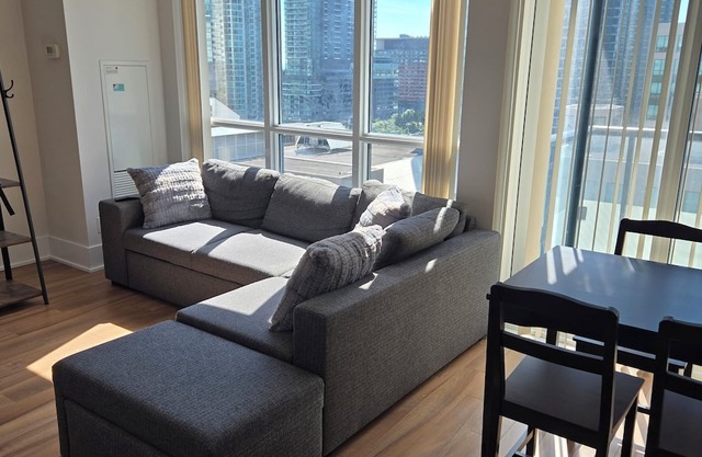 Stay in the heart of downtown Toronto! Steps from top attractions/entertainment