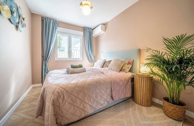 Renovated Sunny Bungalow with Private Garden