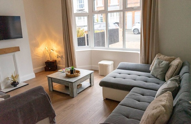 Cosy 2BR House | Space Centre | Free Parking