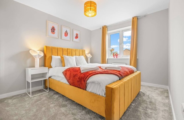 Modern 4-Bed Close to Jaguar Whitley &… - 17269