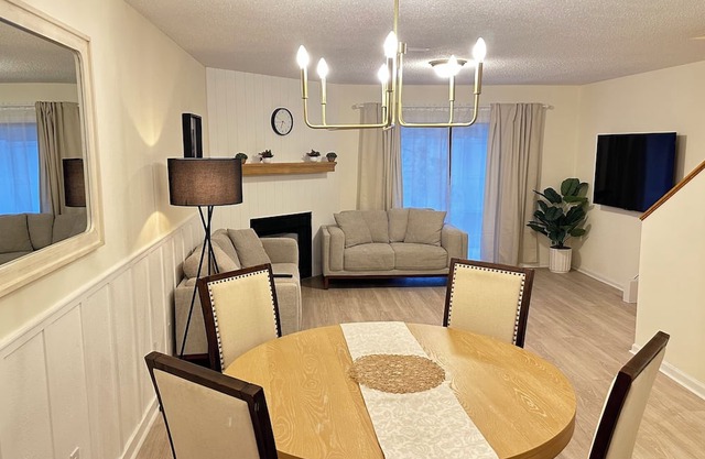 Stylish 2BR/2.5BA Townhouse